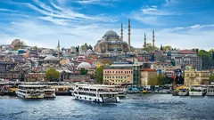 Final de março em Istambul: dias tranquilos, telhados coloridos e a energia noturna das ruas