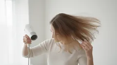 A direção do ar ao secar o cabelo: um pequeno detalhe que faz toda a diferença